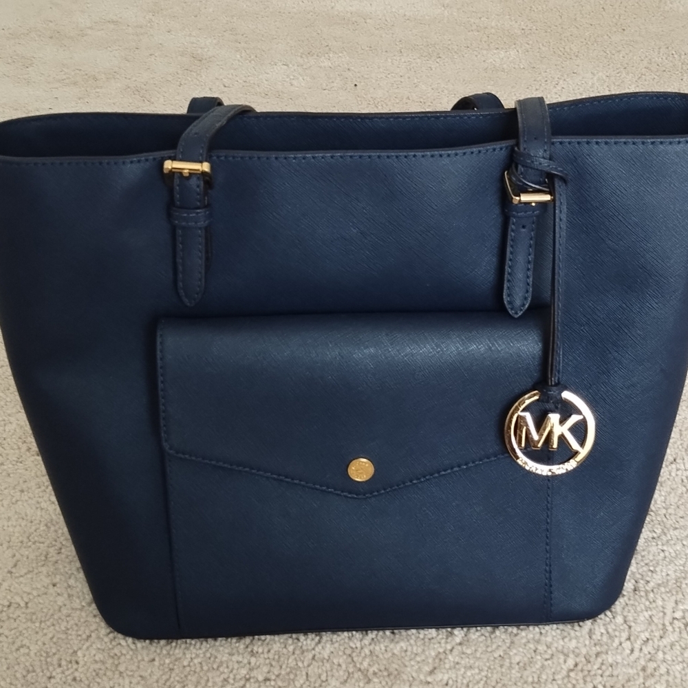 Michael kors Jet Set Travel. Navy Large saffiano leather Tote. Used-Excellent